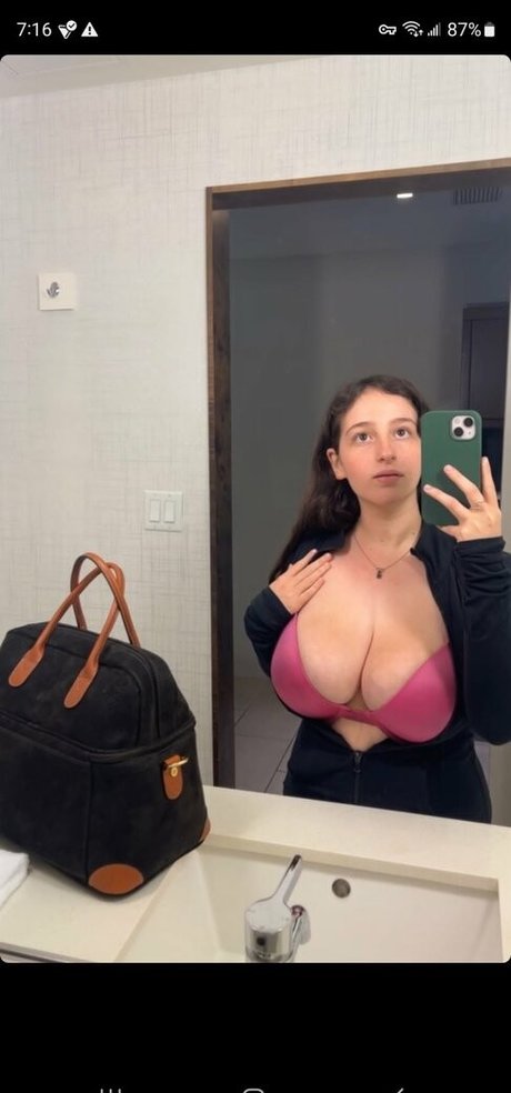 BustyMor N onlyfans nide