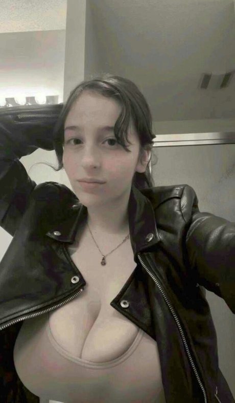 BustyMor N onlyfans nide