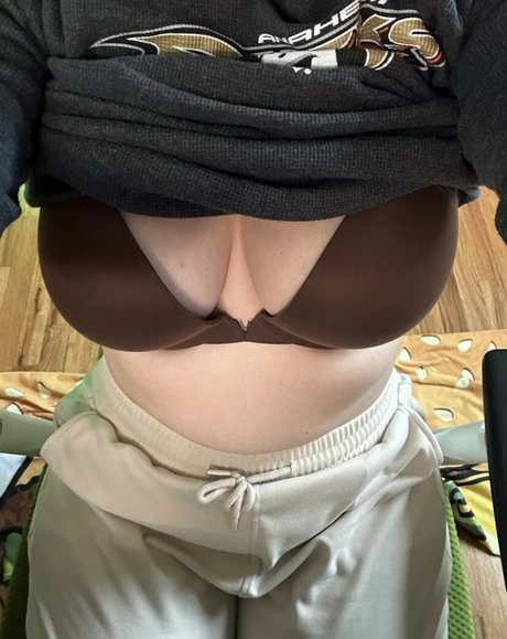 Britbrattv onlyfans boobs