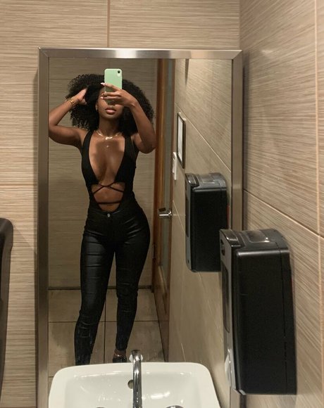 DivyaAdu onlyfans leaked pictures