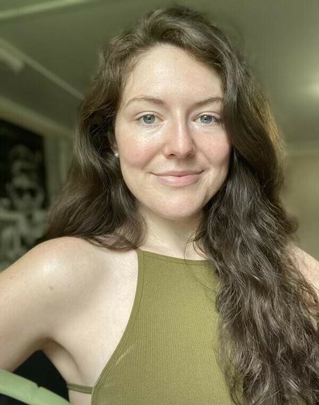 Caley Chisholm naked onlyfans leak