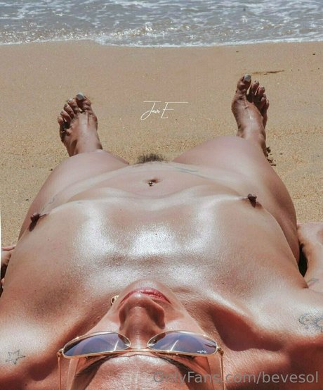 Evelyn Solano naked onlyfans leak