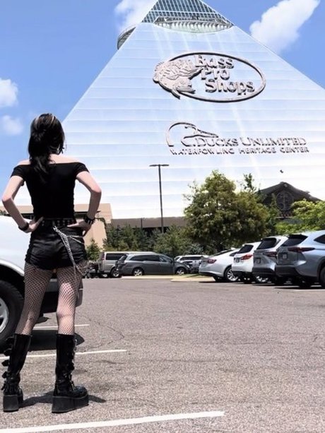 Gutknot onlyfans model photos