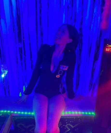 Lillie Goldman onlyfans leaks.