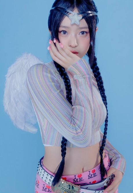 Hanni Pham leaked onlyfans.