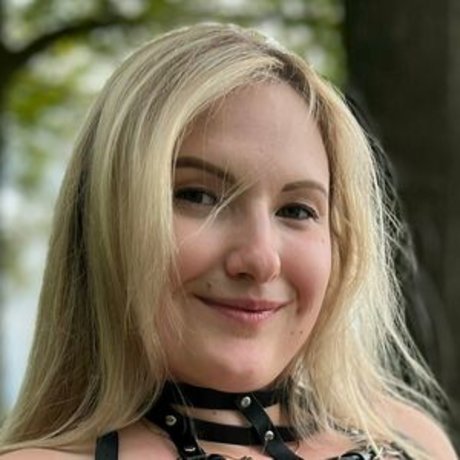 Kira Liv onlyfans striptease