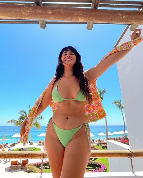 Bellaagolden onlyfans leaks.