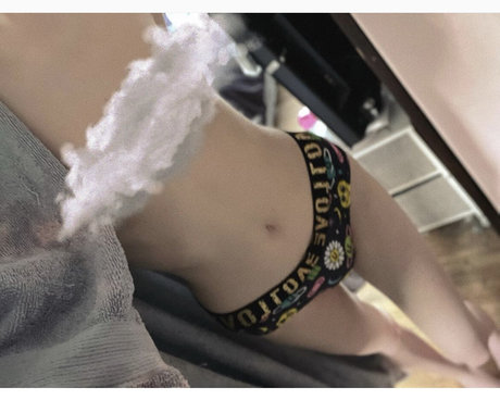 _Bat Brookes_ onlyfans pictures