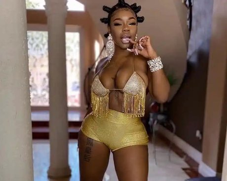 Sukihana_ onlyfans strip