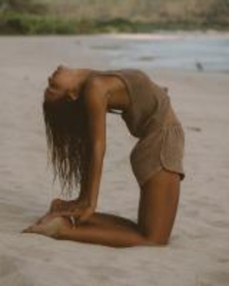 Caitlin North Lewis onlyfans leak new