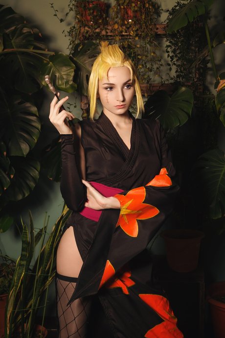 _Lana Ronina onlyfans model photo