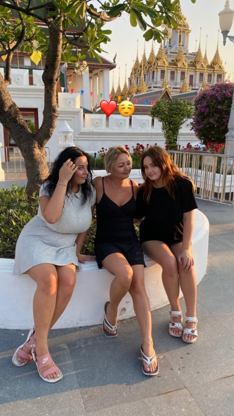 _Caroline Moore_ nudes onlyfans