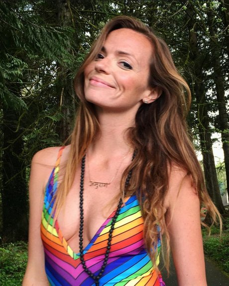 Emily Hart onlyfans leak naked