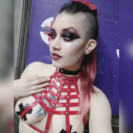 Niniah Wolfy only fans pics