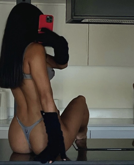 Chloe Scantlebury sexy onlyfans