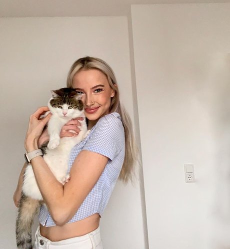 Caelyn Mathews boobs onlyfans