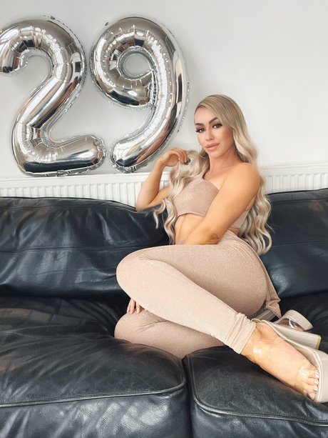 Layla Peach only fans nude