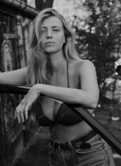 Agnes Verano onlyfans leak ass