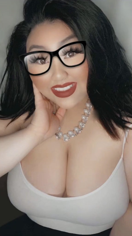 Kendra Vaaj onlyfans leaked.