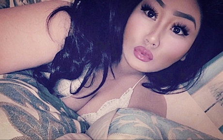 Kendra Vaaj onlyfans leakes