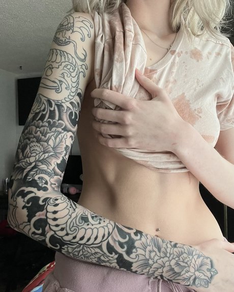 Alliury Xaerha onlyfans content type