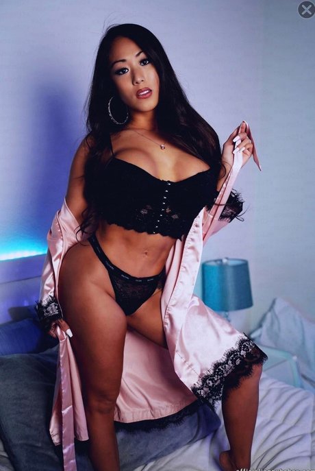 Jennybabas is on onlyfans