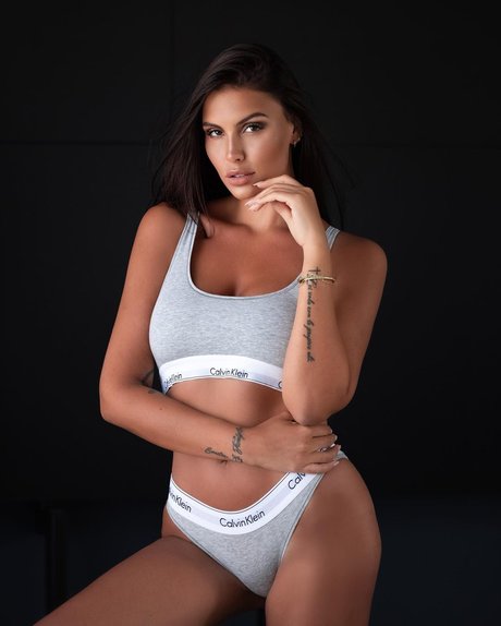 Natasha Nesci_ onlyfans model