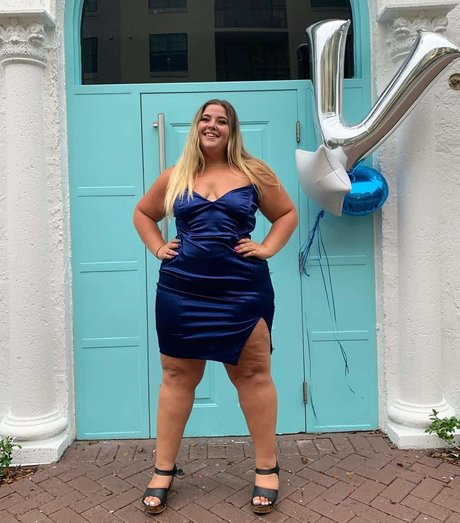 The Big Booty Barbie onlyfans strip tease