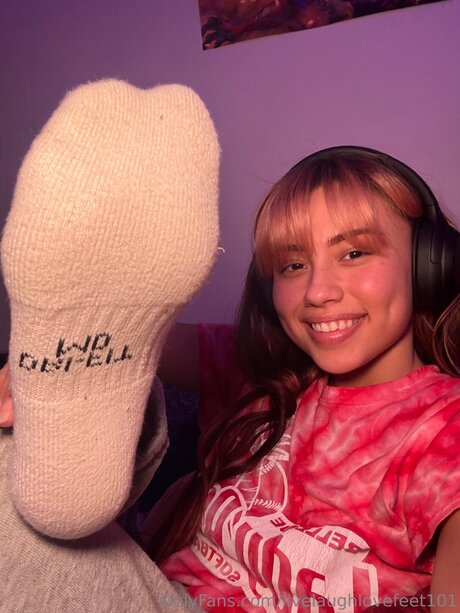 Livelaughlovefeet101 onlyfans