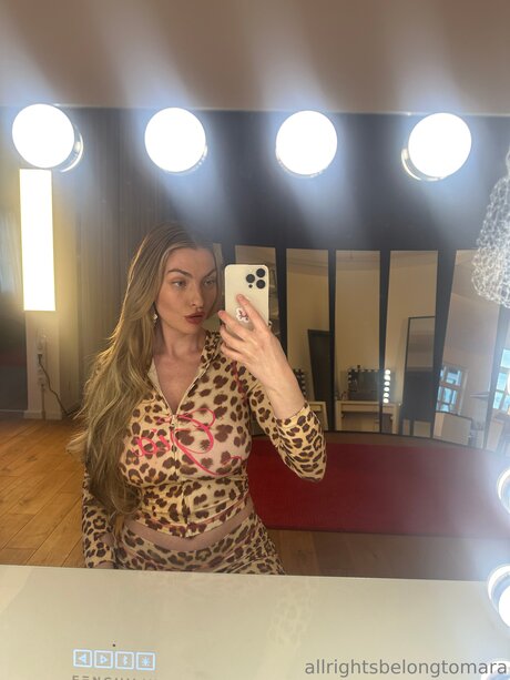 Maralinxo strip onlyfans