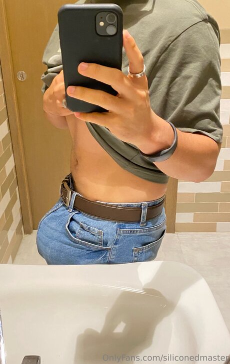 Siliconedmaster nude onlyfans