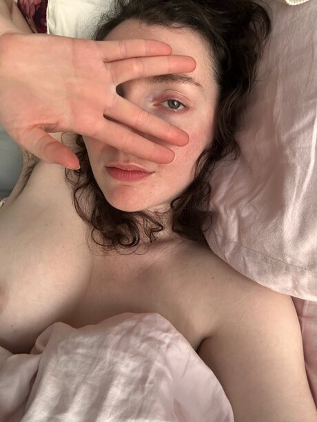 Naturallybianca onlyfans model photo