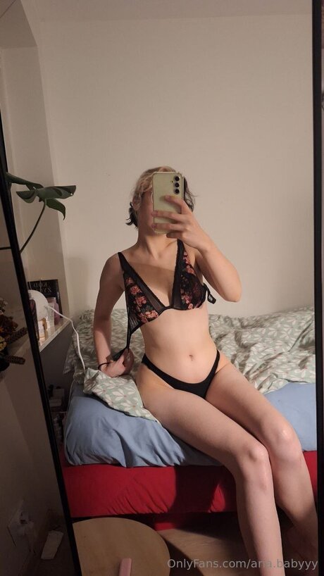 Aria Babyyy onlyfans striptease