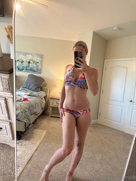 Themaskedmom69 only fans content