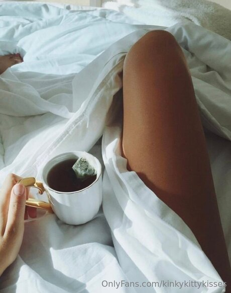Kinkykittykisses onlyfans leaked.