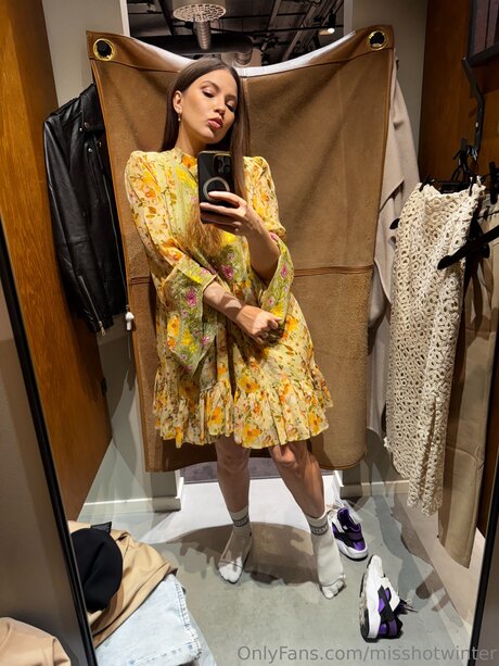 Misshotwinter onlyfans images