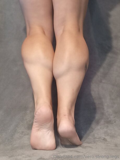 Vero Strong Legs onlyfans striptease