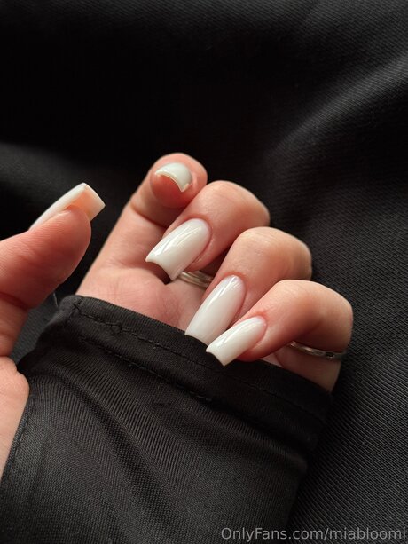 Miabloomi onlyfans leaj