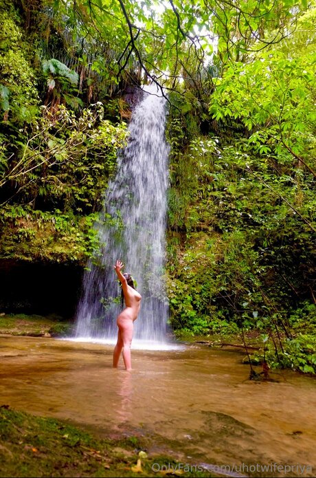 Uhotwifepriya free onlyfans