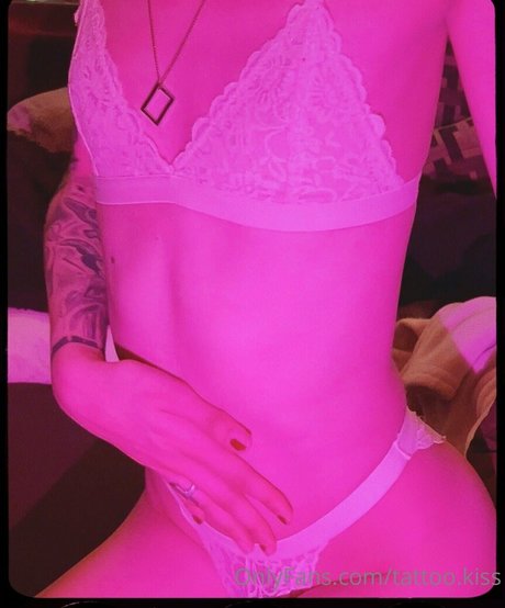 tattoo kiss nude onlyfans