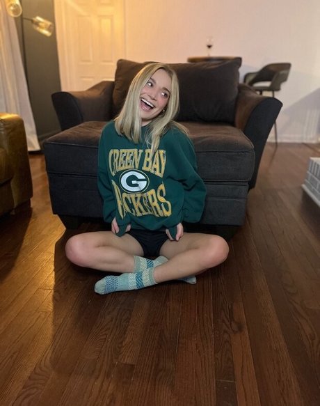 Natalie Decker onlyfans topless