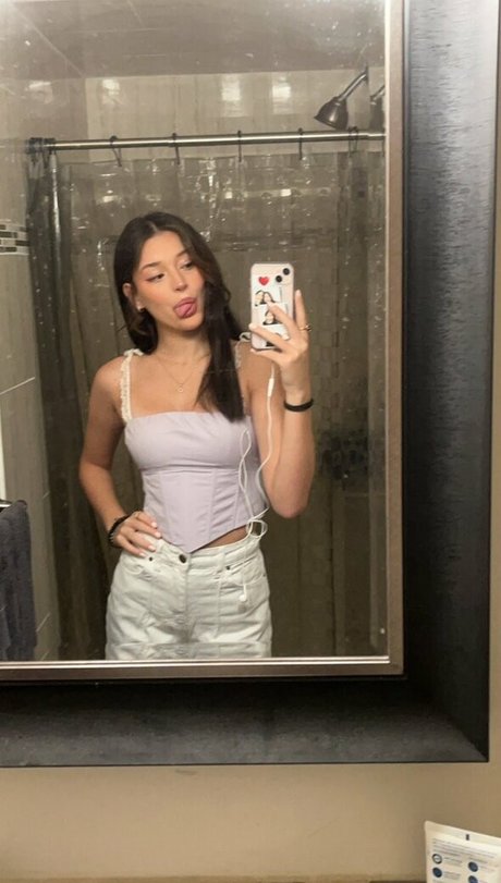 Itsellexo onlyfans model photos