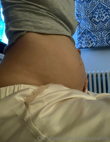 babe brunette onlyfans sexy image