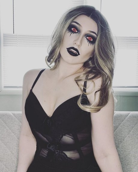 MaisieLynnie onlyfans naked