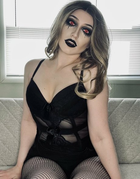 MaisieLynnie onlyfans naked