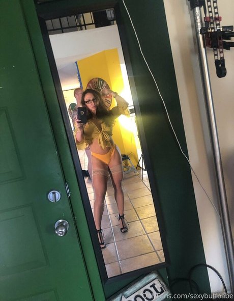 sexybuffbabe onlyfans model images