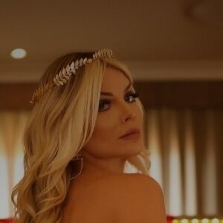 Viviane Bordin onlyfans striptease