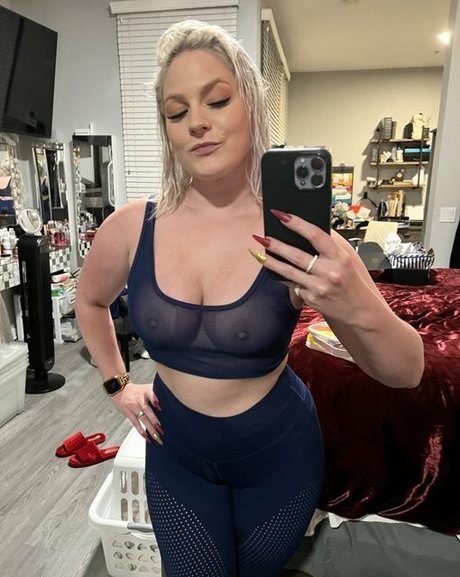 Lisey Sweet onlyfans posts