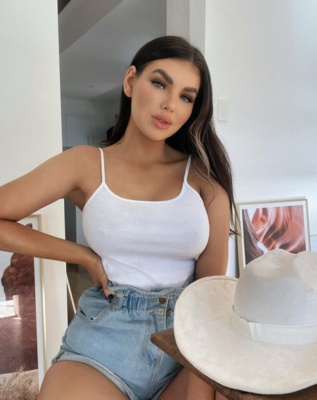 nicolethorne onlyfans leaked.