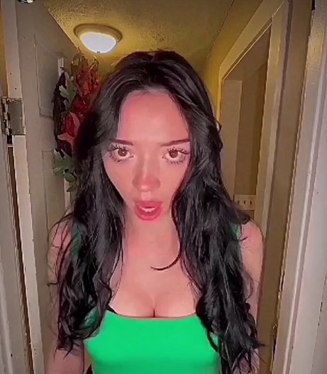 Molly Moonnn onlyfans nide